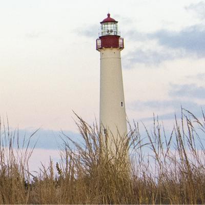 Welcome the symbols of summer: beaches, boardwalks and lighthouses!